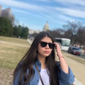 Meet your Posher, Manuela